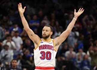 stephen-curry-scores-56-points-against-magic-in-iconic-game