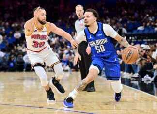 Stephen Curry’s 56-Point Game Leads Warriors Over Magic stephen-currys-56-point-game-leads-warriors-over-magic