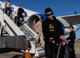 Super Bowl 2025 Opening Night: Media Day Updates for Chiefs vs. Eagles super-bowl-2025-opening-night-media-day-updates-for-chiefs-vs-eagles