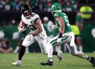 49ers Sign Luke Farrell to 3-Year Deal as No. 2 Tight End 49ers-sign-luke-farrell-to-3-year-deal-as-no-2-tight-end