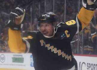 Sidney Crosby Surpasses Wayne Gretzky in NHL Record sidney-crosby-surpasses-wayne-gretzky-in-nhl-record