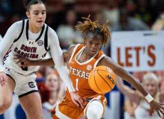 Texas Offense Struggles in SEC Tournament Loss to South Carolina texas-offense-struggles-in-sec-tournament-loss-to-south-carolina