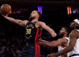 Warriors Capitalize on Steph Curry’s Gravity for Road Win warriors-capitalize-on-steph-currys-gravity-for-road-win