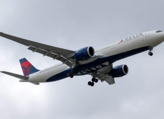 Delta Flight DL275 Diverted: Inside the Flight Crew’s Dramatic LAX Perspective Delta Flight DL275 diverted, DL275 LAX diversion, Delta emergency landing LAX, DL275 flight update, Delta diverted flight news, DL275 incident report, LAX airport flight diversion